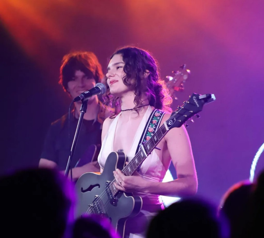 Indie Under Rated – Anna Justen, leoblue,&nbsp;DEVAROSE