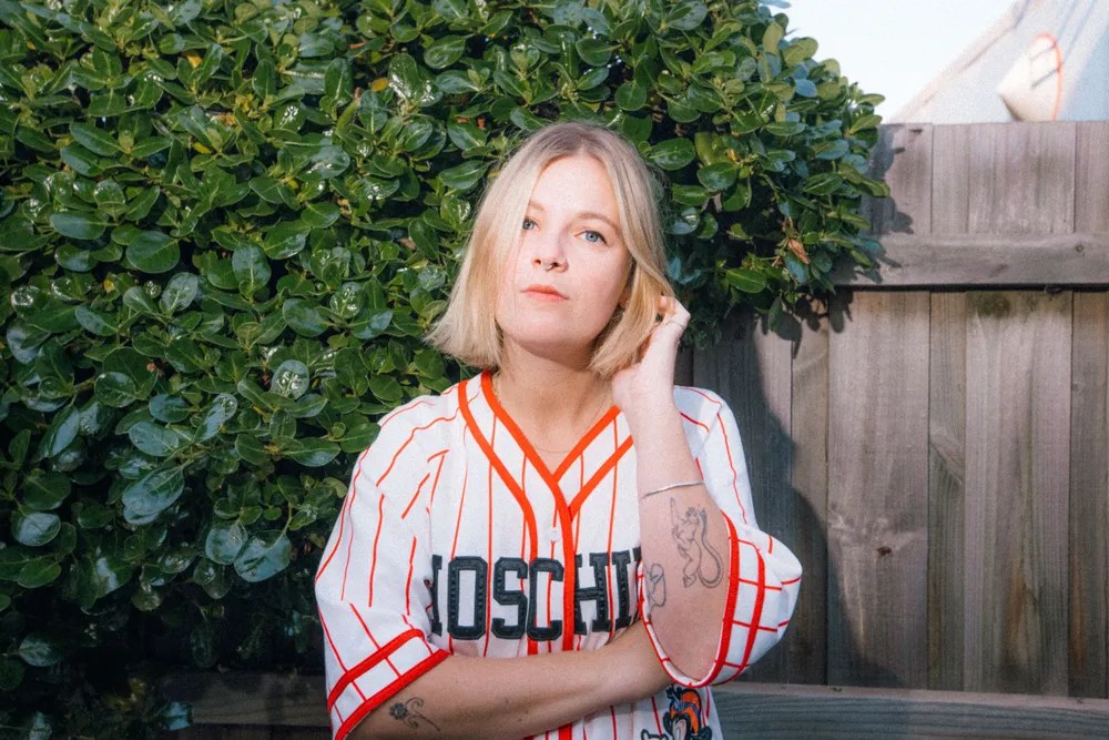 Music Video Finds – Romanie, Tōth, Melanie Baker, CINEMA&nbsp;TEMPETE